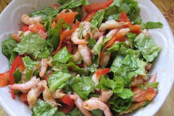 Deniz ürünleri salatası - glutensiz beslenenler için sağlıklı bir yemek