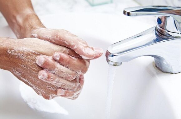 Çocuğunuza glutensiz yiyecek hazırlamadan önce ellerinizi yıkamalısınız. 